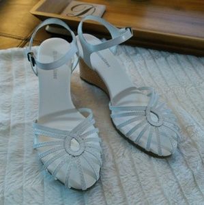 Naturalizer white leather wedge 6 1/2